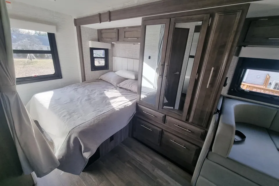 2025 Jayco Qwest SE Mercedes-Benz Class C