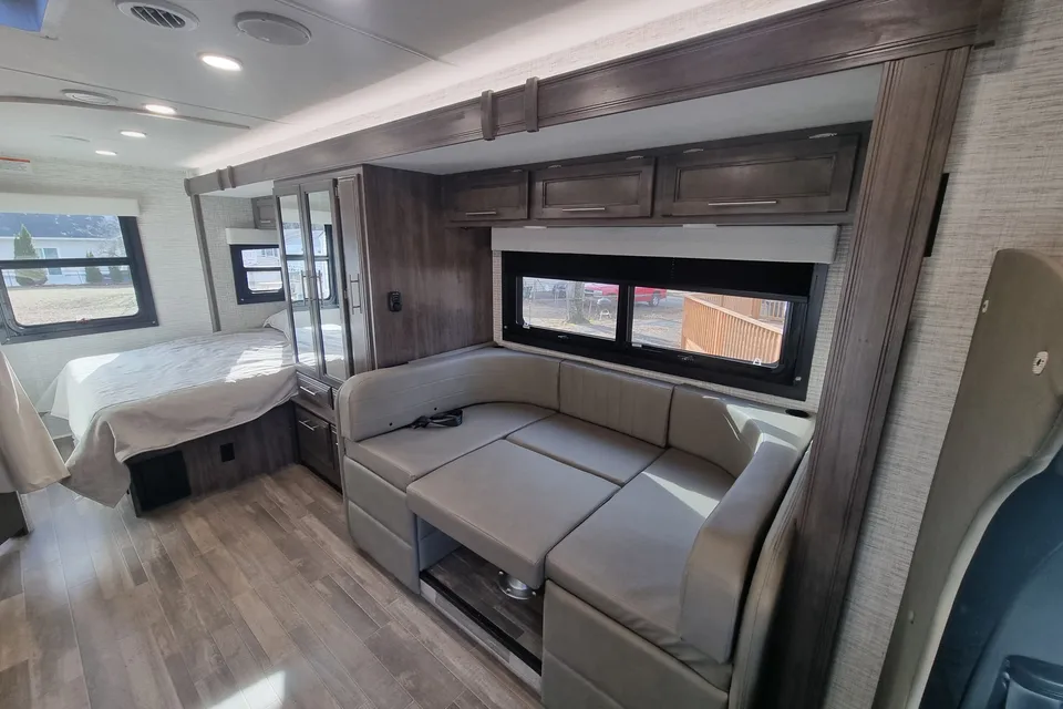 2025 Jayco Qwest SE Mercedes-Benz Class C