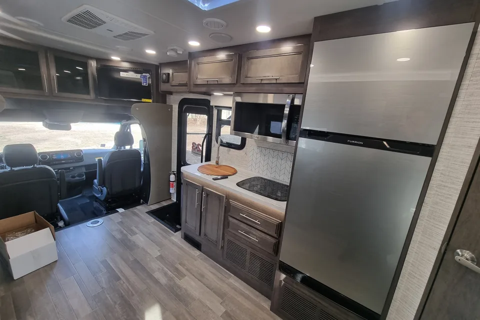2025 Jayco Qwest SE Mercedes-Benz Class C