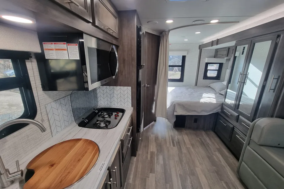 2025 Jayco Qwest SE Mercedes-Benz Class C
