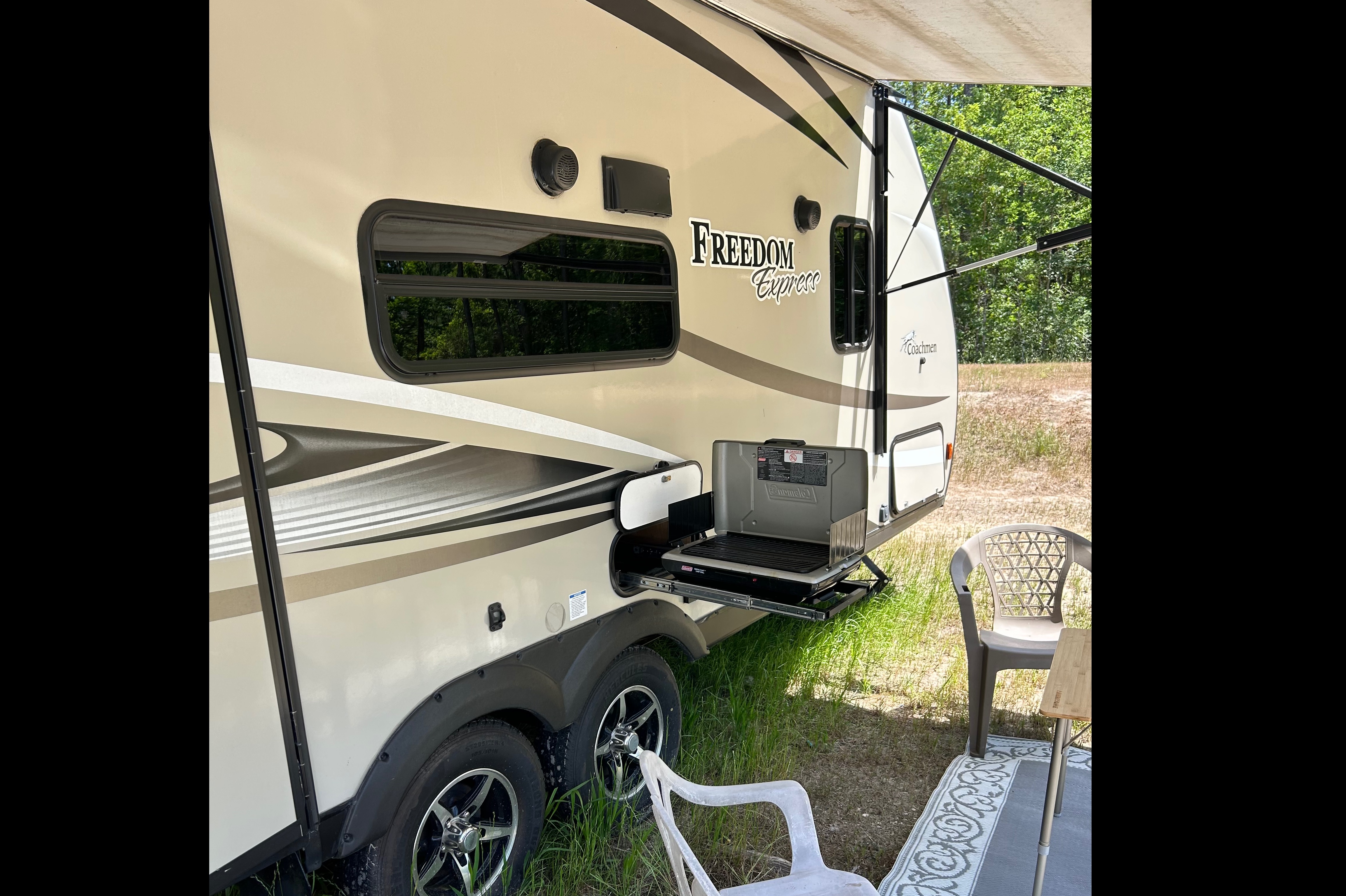 Coachmen Freedom express Travel Trailer