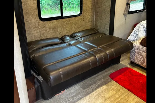 Coachmen Freedom express Travel Trailer