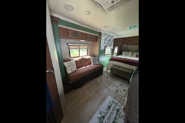 Coachmen Freedom express Travel Trailer