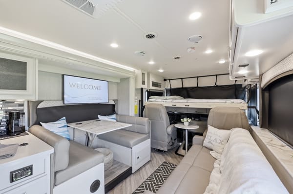 '21 Fleetwood Fortis, Sleeps 8, Free Starlink WiFi