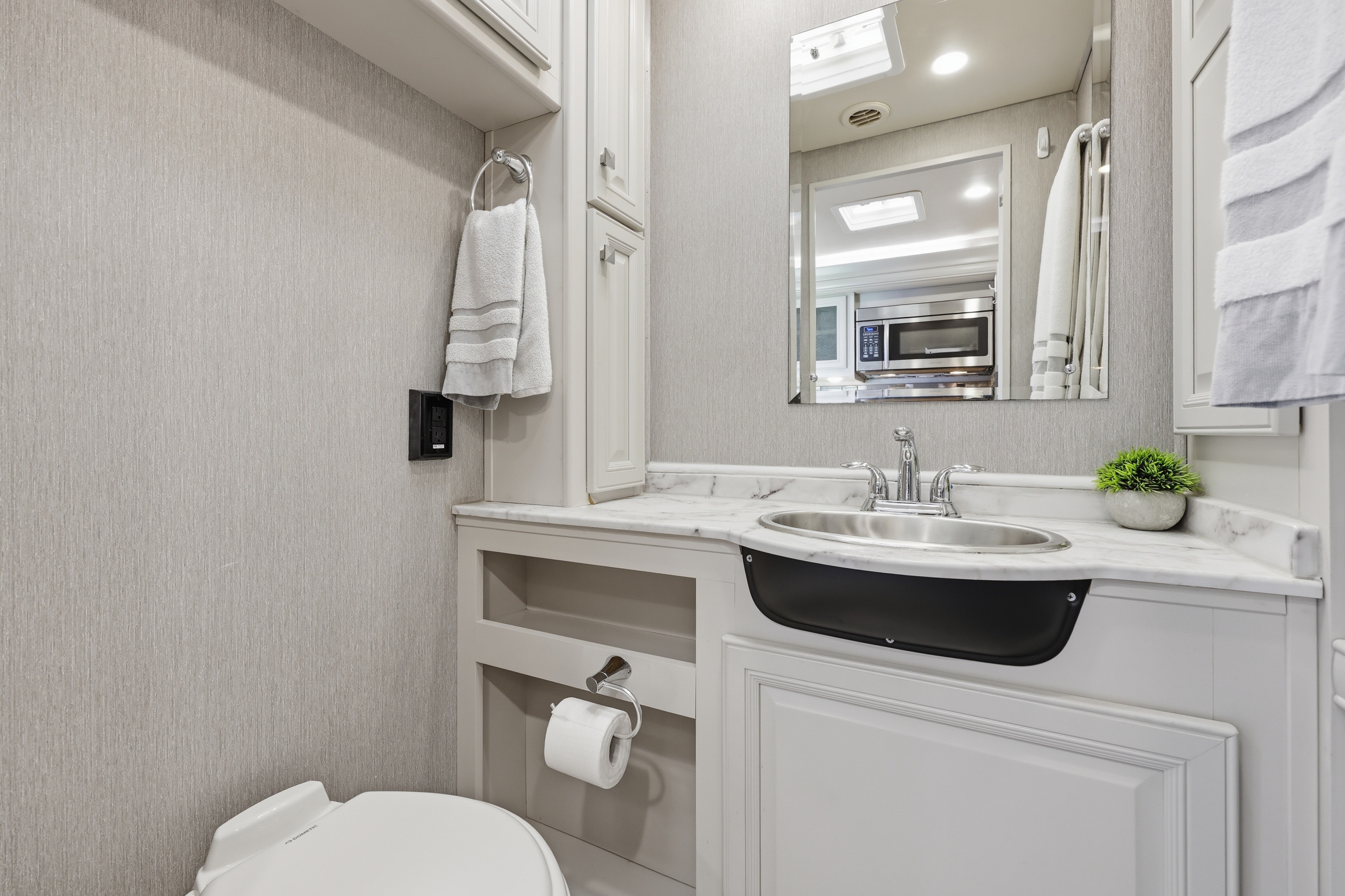 '21 Fleetwood Fortis, Sleeps 8, Free Starlink WiFi