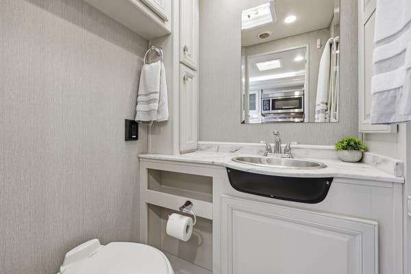'21 Fleetwood Fortis, Sleeps 8, Free Starlink WiFi