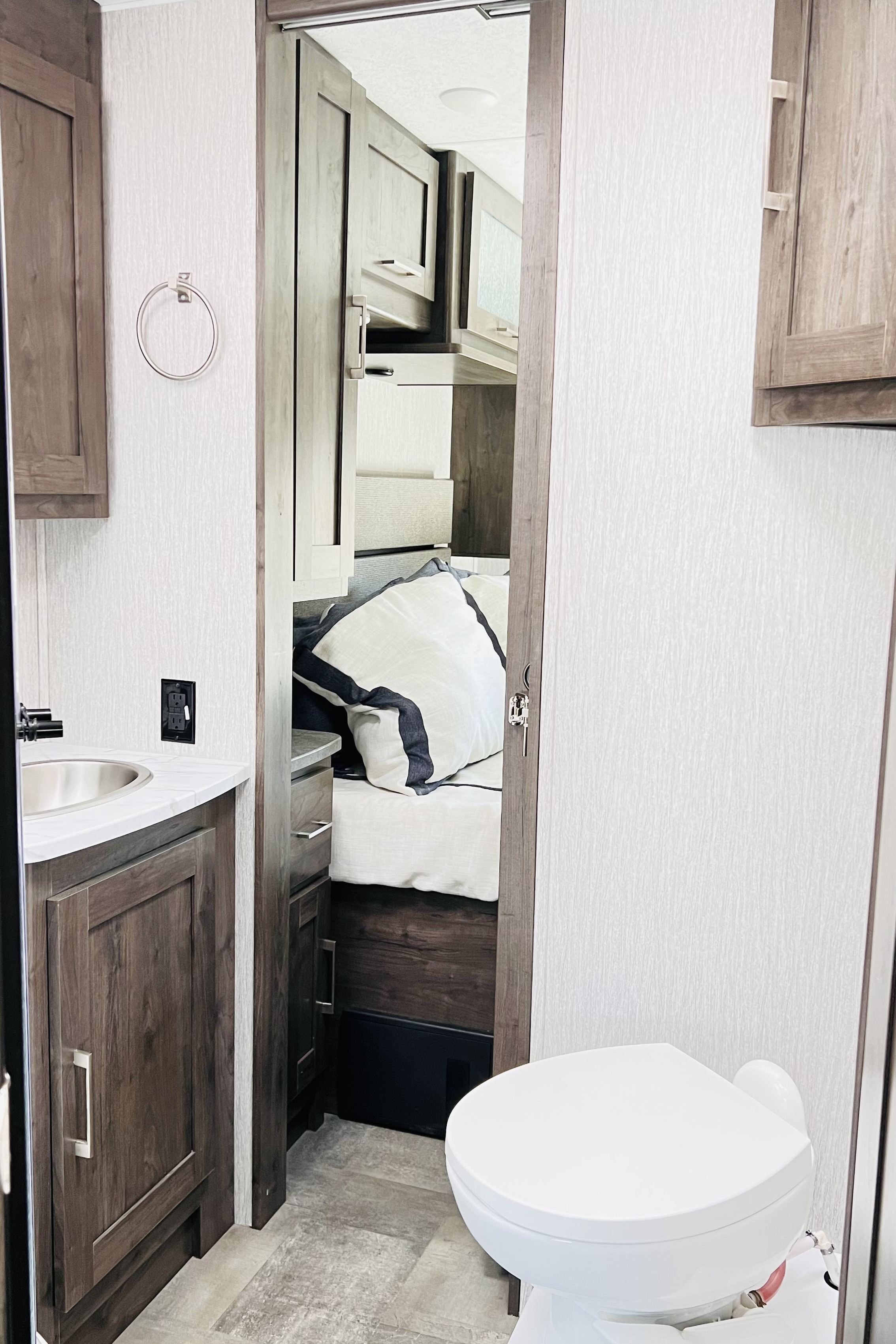 AZO's Coachmen pursuit Class A