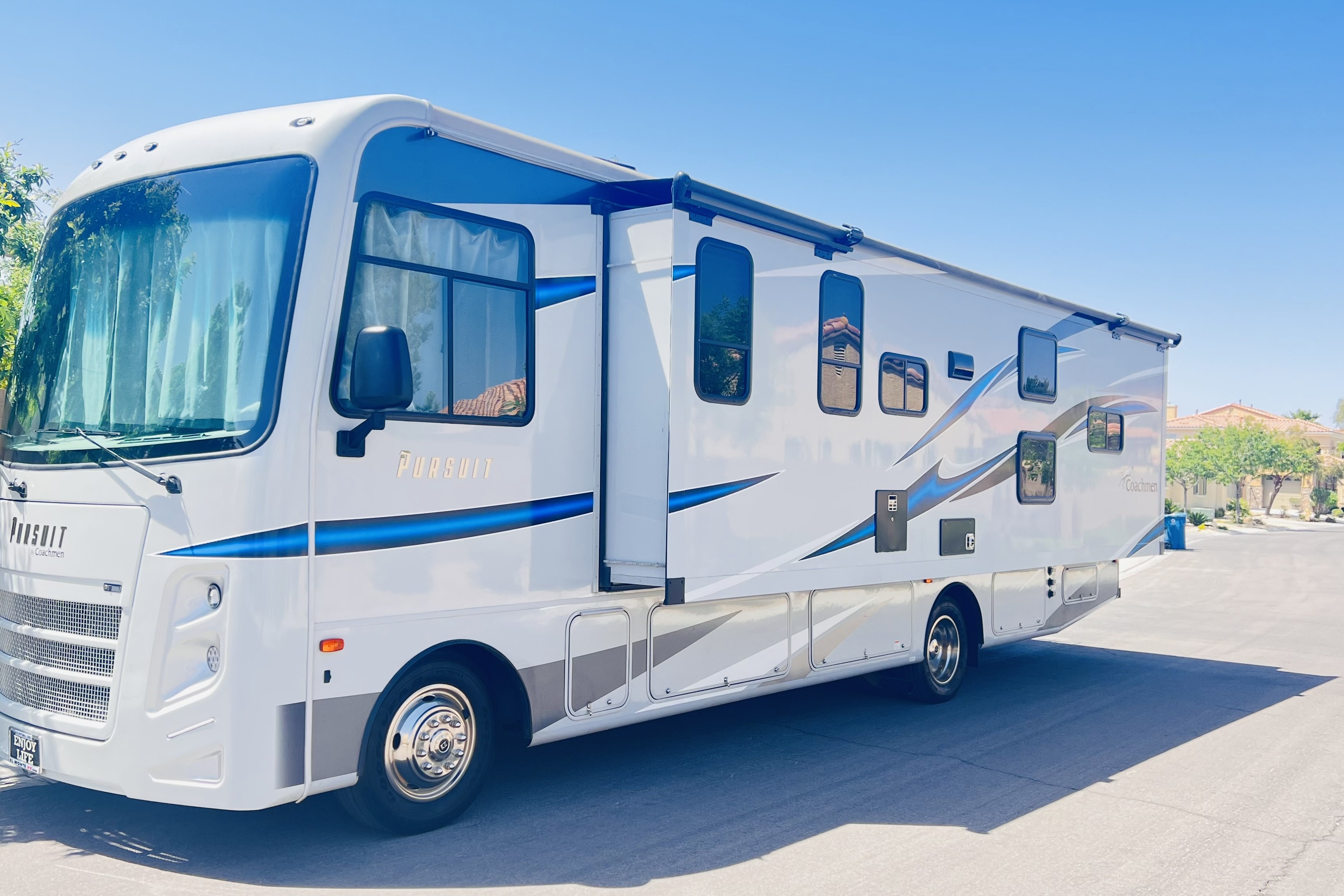 AZO's Coachmen pursuit Class A