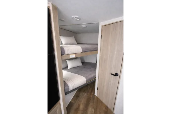 Meet "Wade" - Keystone Passport Sl series Travel Trailer