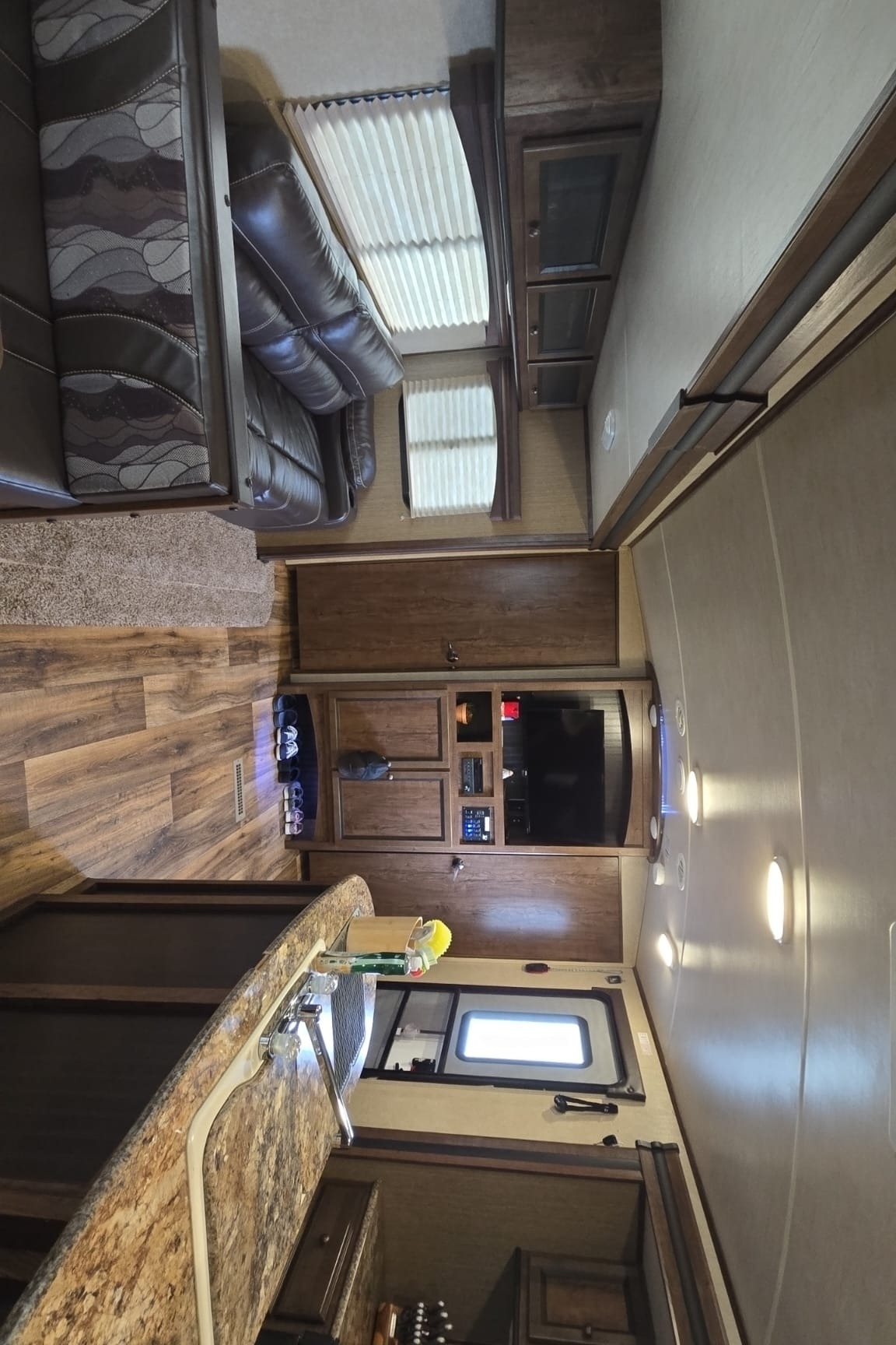Enrique 's Cruiser RV Mpg Travel Trailer