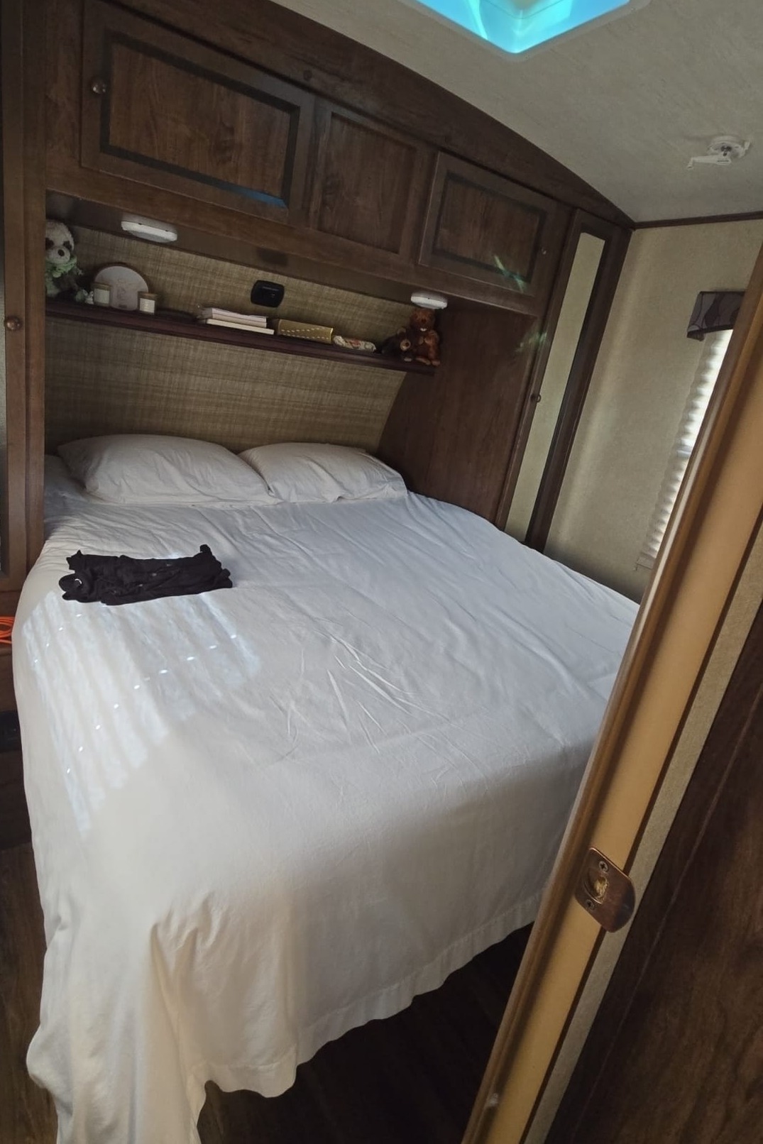 Enrique 's Cruiser RV Mpg Travel Trailer