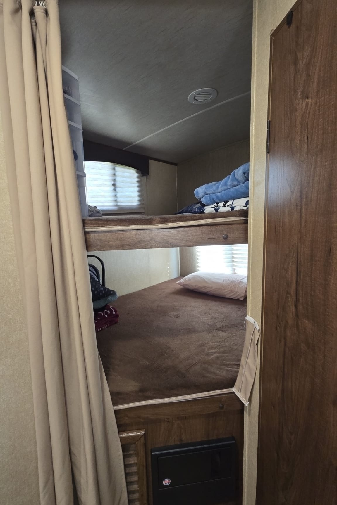 Enrique 's Cruiser RV Mpg Travel Trailer