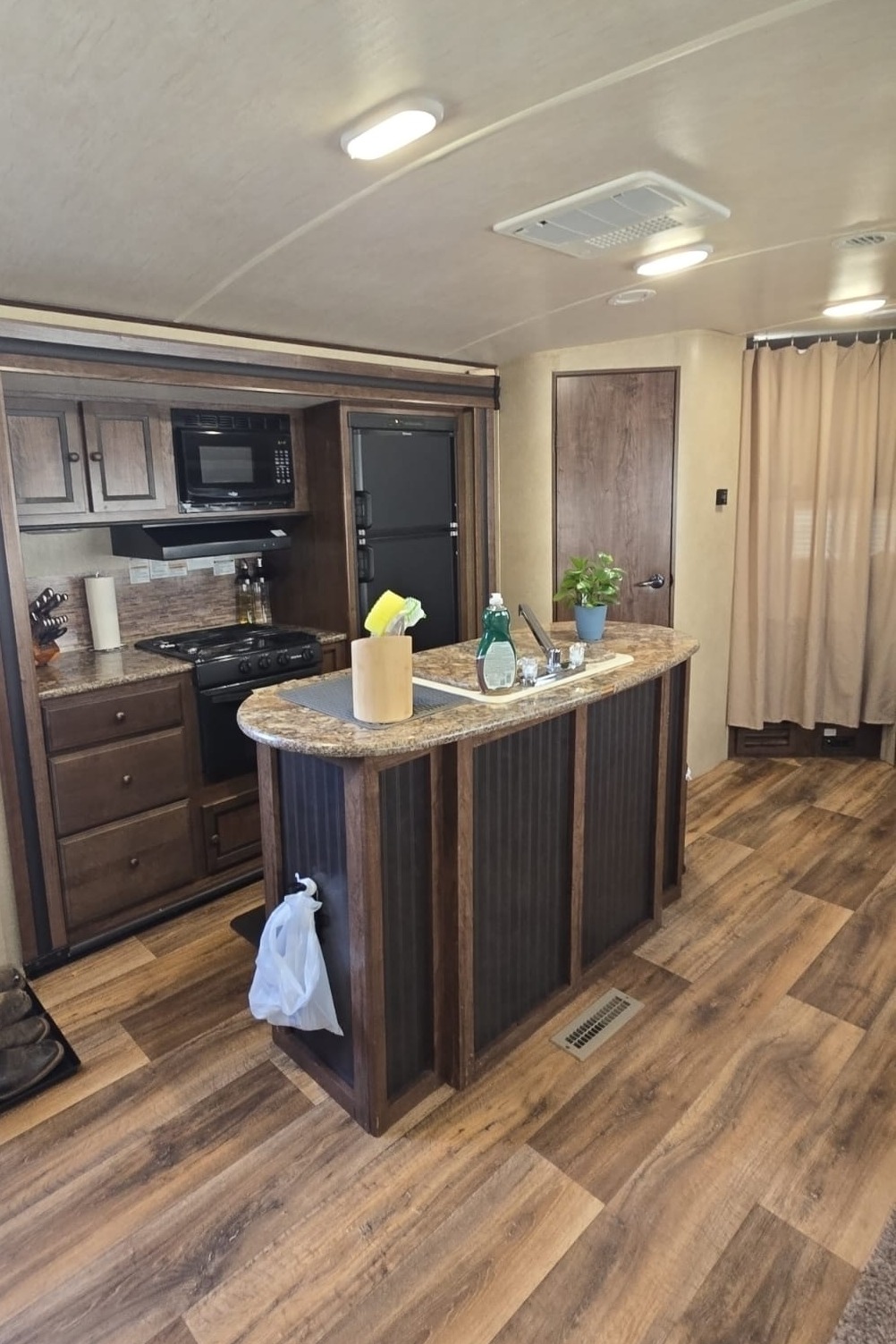Enrique 's Cruiser RV Mpg Travel Trailer
