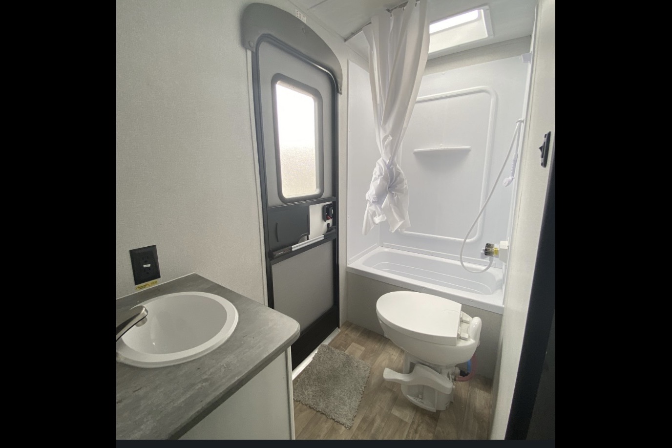 Tana's Keystone HI28BHSWE22 Travel Trailer