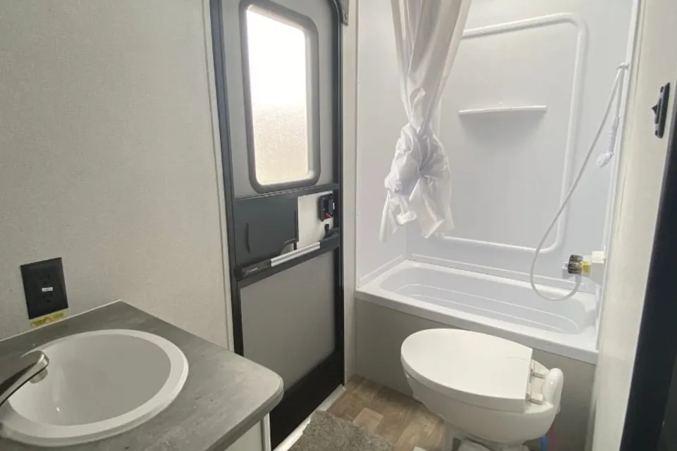 Tana's Keystone HI28BHSWE22 Travel Trailer