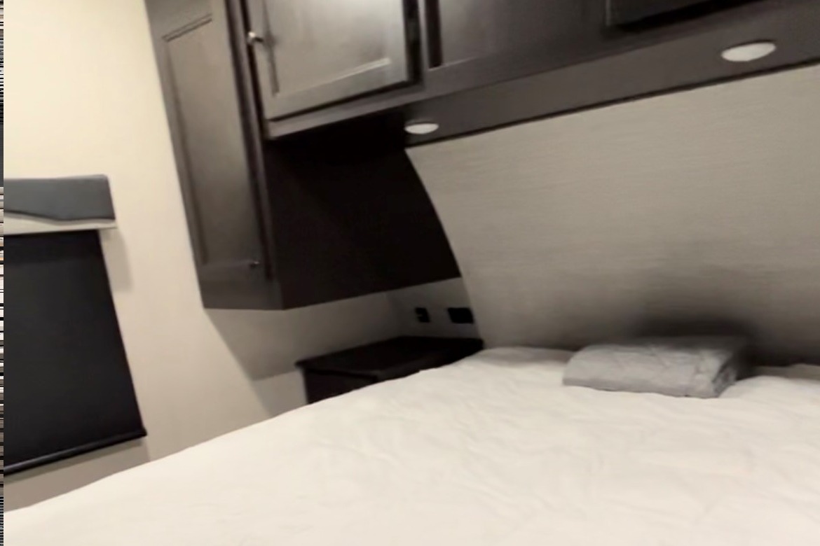Relaxation Station - 2022 Starcraft Superlite Travel Trailer - We deliver, set up & take down.