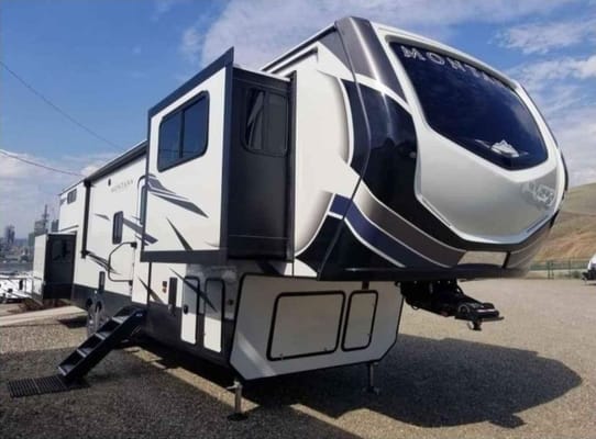 "Korechuck adventures" montana high country 376fl Fifth Wheel