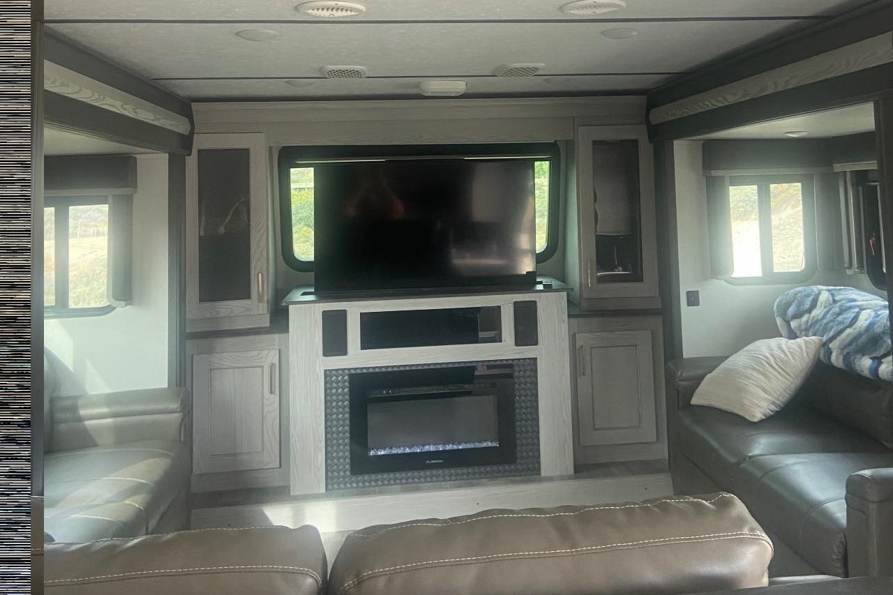 "Korechuck adventures" montana high country 376fl Fifth Wheel