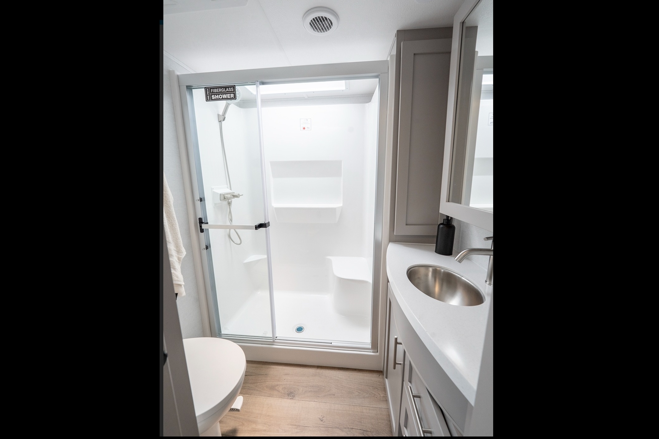 Retreat Alliance RV Avenue 38DBL Fifth Wheel