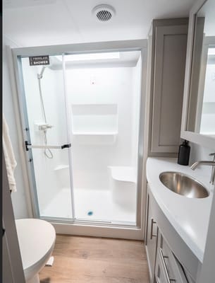 Retreat Alliance RV Avenue 38DBL Fifth Wheel