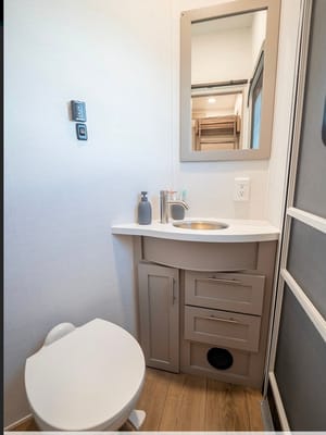 Retreat Alliance RV Avenue 38DBL Fifth Wheel