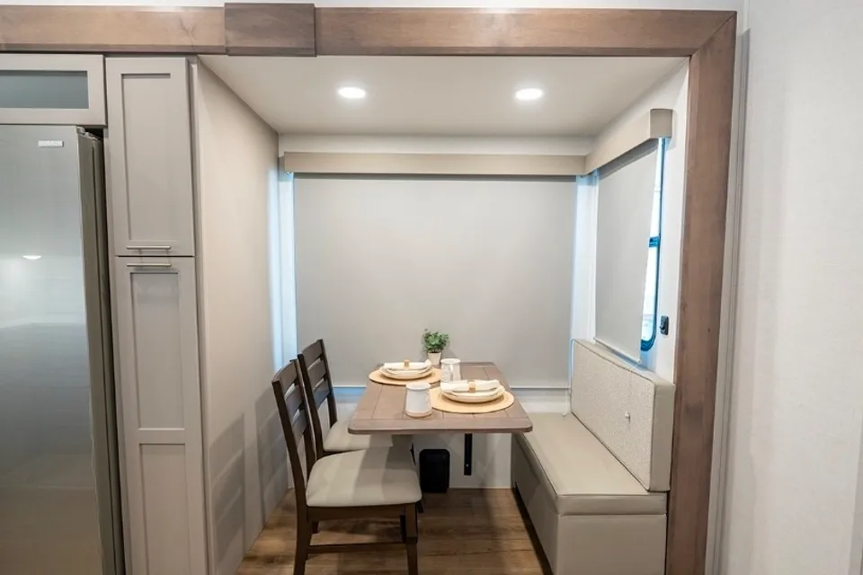 Retreat Alliance RV Avenue 38DBL Fifth Wheel