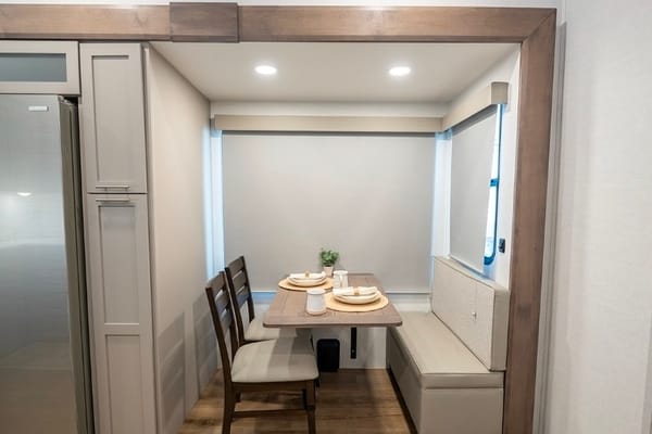 Retreat Alliance RV Avenue 38DBL Fifth Wheel