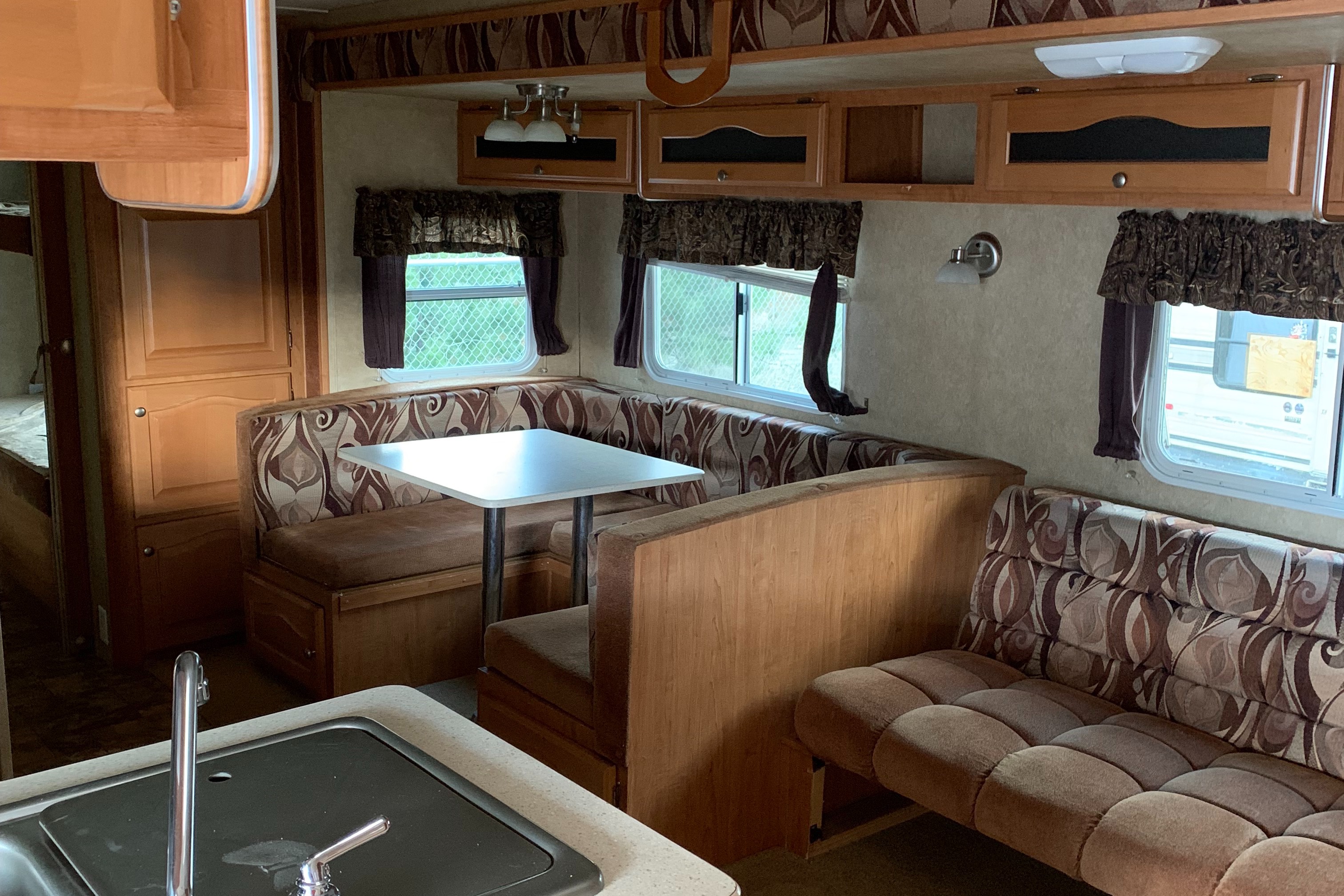 Roomy Wildcat Bunkhouse