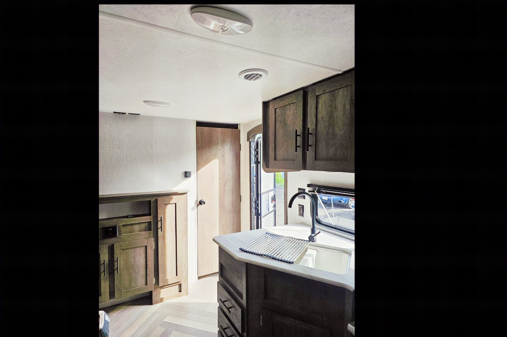Laura's Family friendly bunkhouse Trailer