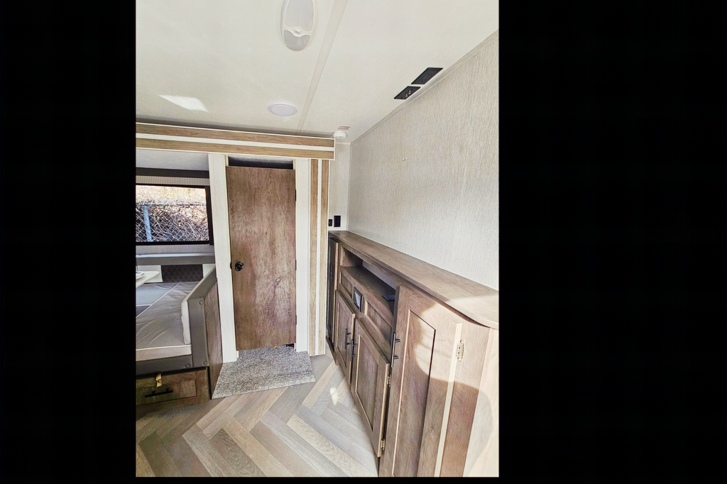 Laura's Family friendly bunkhouse Trailer