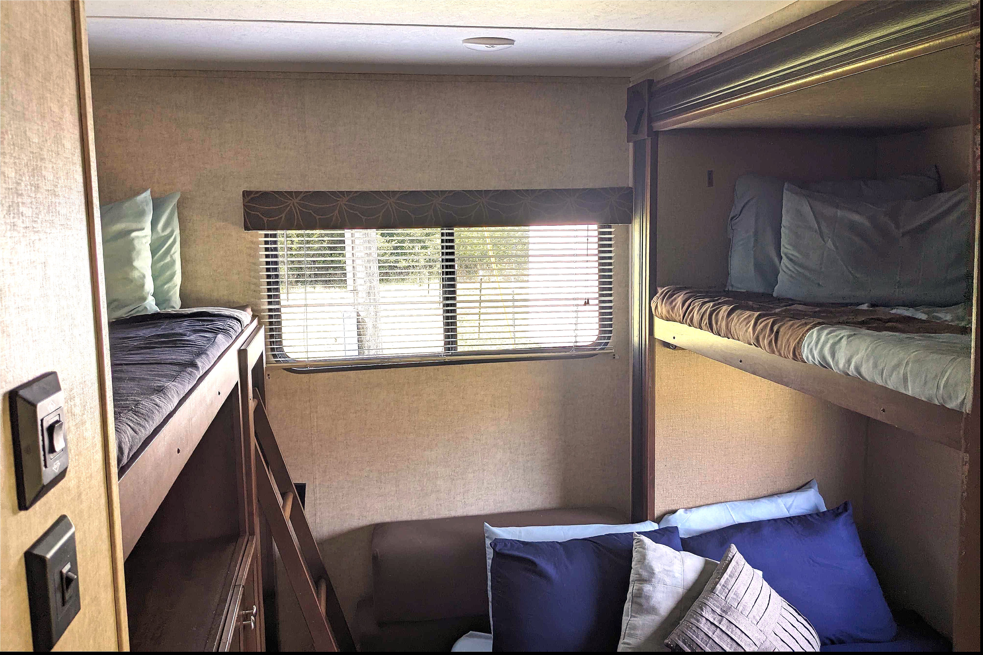 2 Bedroom Bunk Style Keystone Hideout Luxury