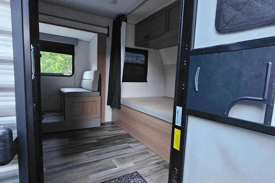 Prime Time 22' travel trailer suv towable