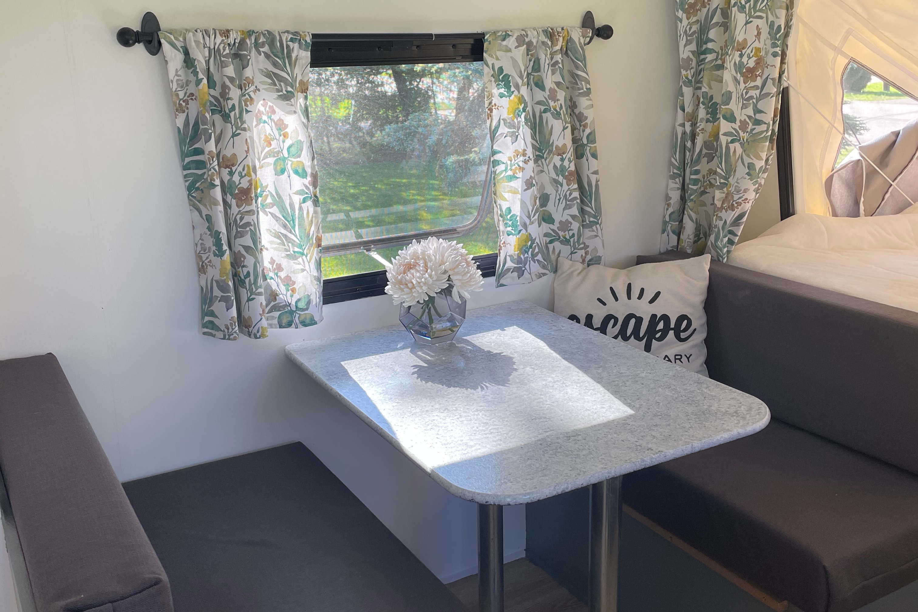 Renovated family friendly hybrid trailer - ultra comfortable!