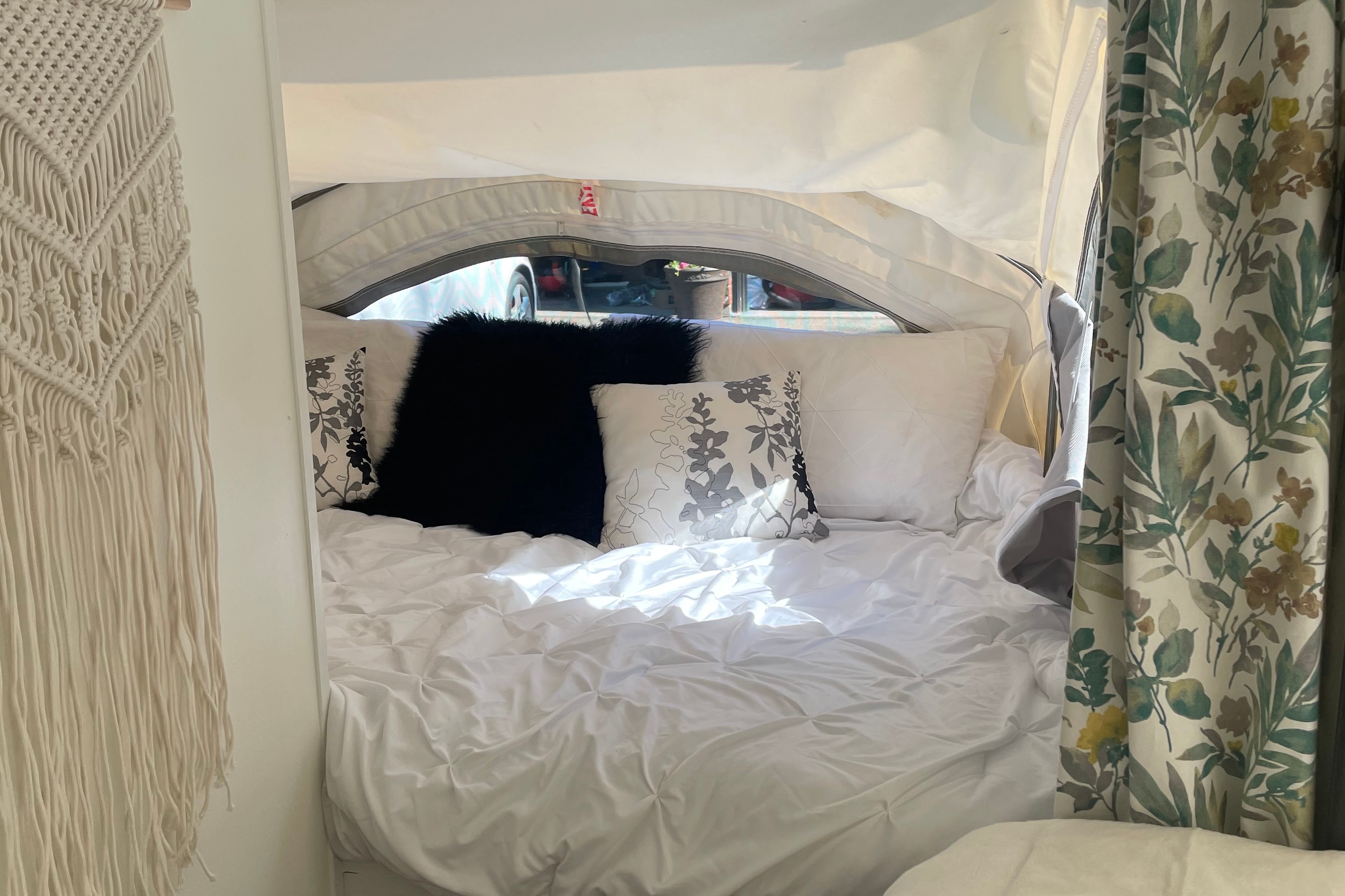 Renovated family friendly hybrid trailer - ultra comfortable!