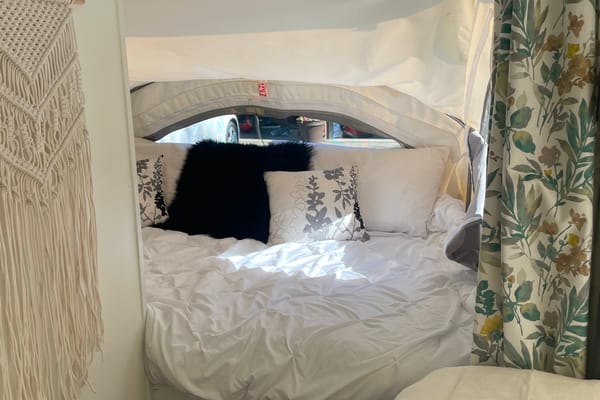 Renovated family friendly hybrid trailer - ultra comfortable!