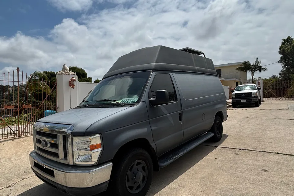 Arianna's Ford Ecoline Campervan