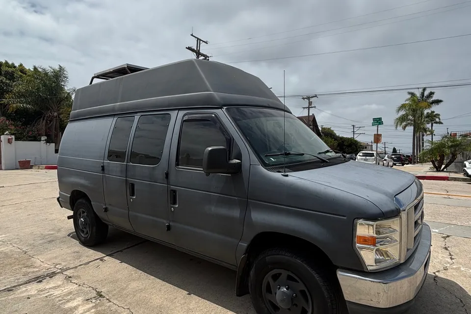 Arianna's Ford Ecoline Campervan