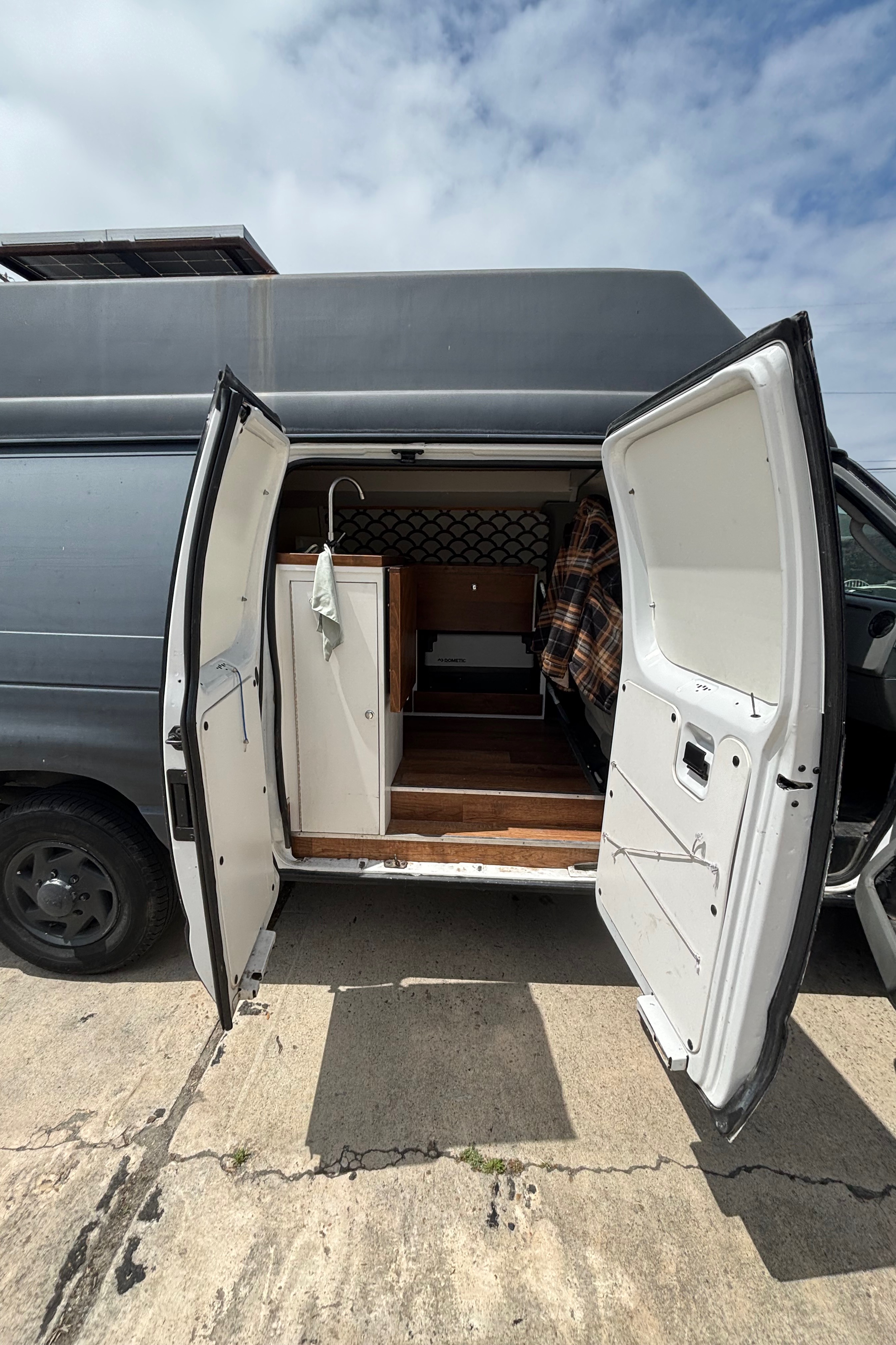 Arianna's Ford Ecoline Campervan