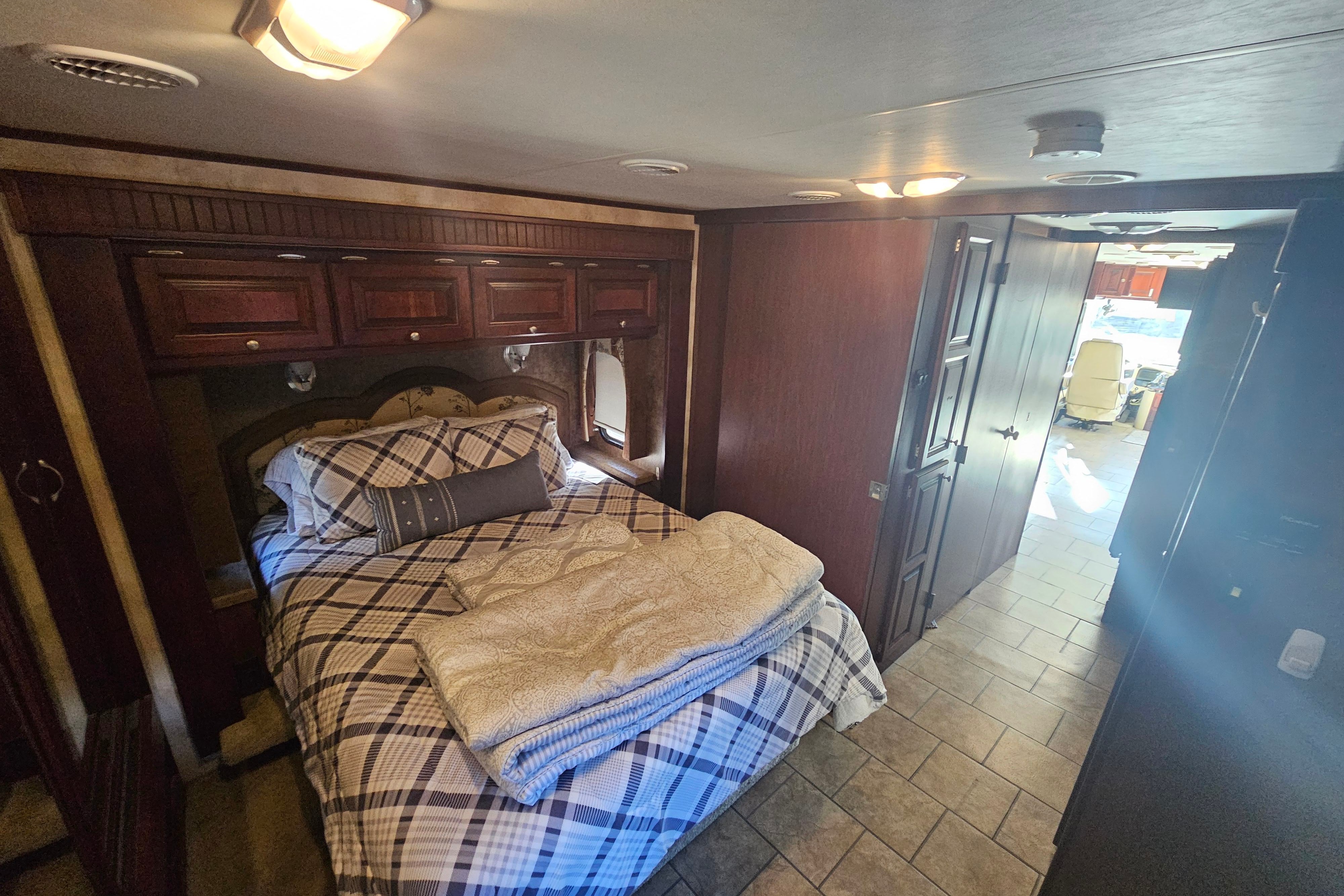 Michael's Tiffin Motorhomes Allegro RED Class A with Starlink!