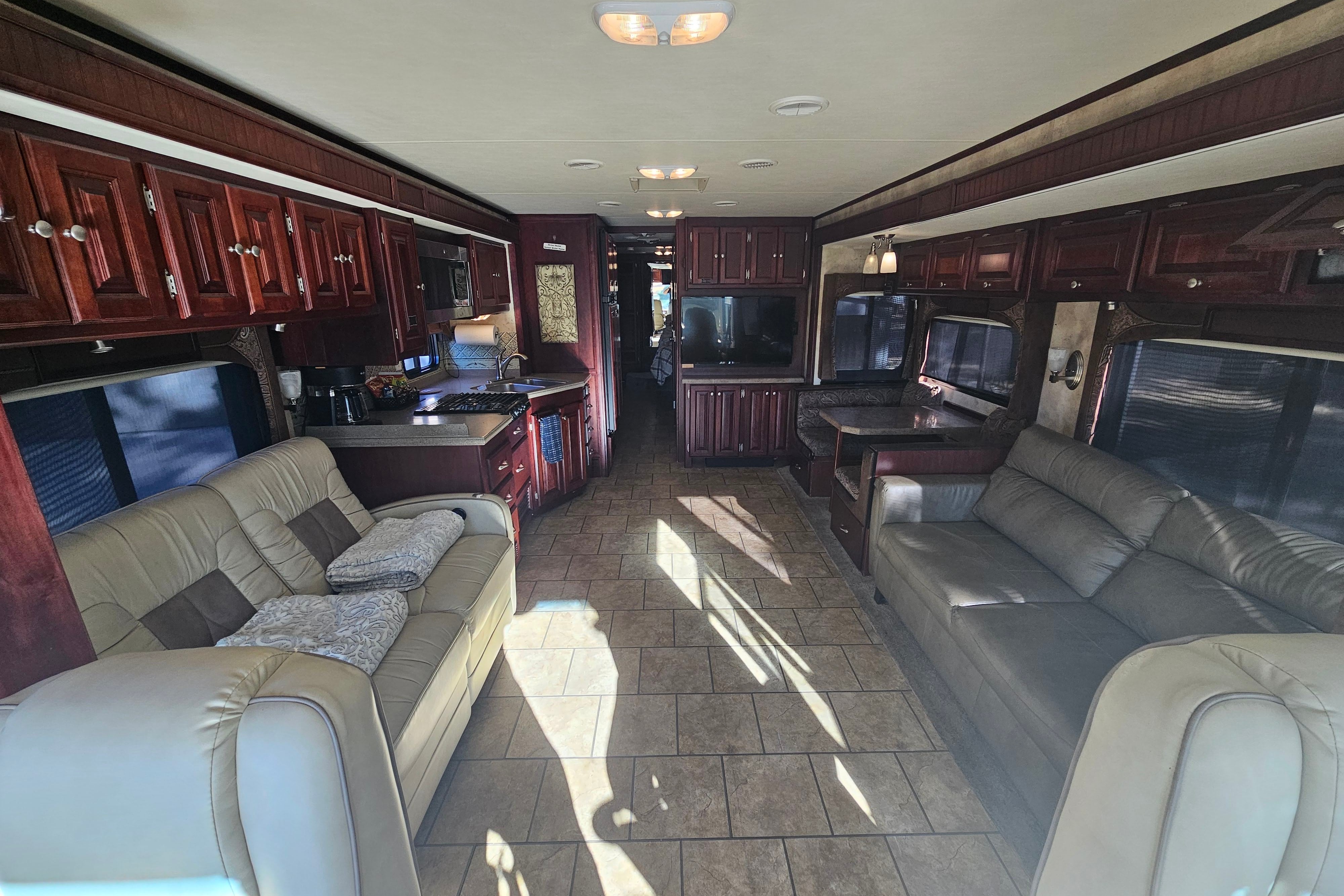 Michael's Tiffin Motorhomes Allegro RED Class A with Starlink!