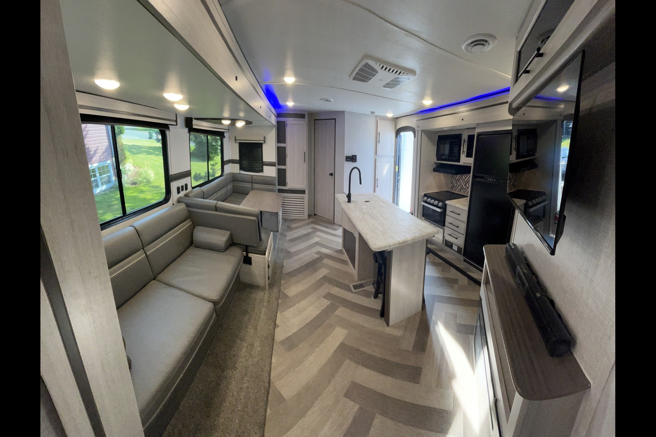 Mike's Crossroads Zinger Travel Trailer