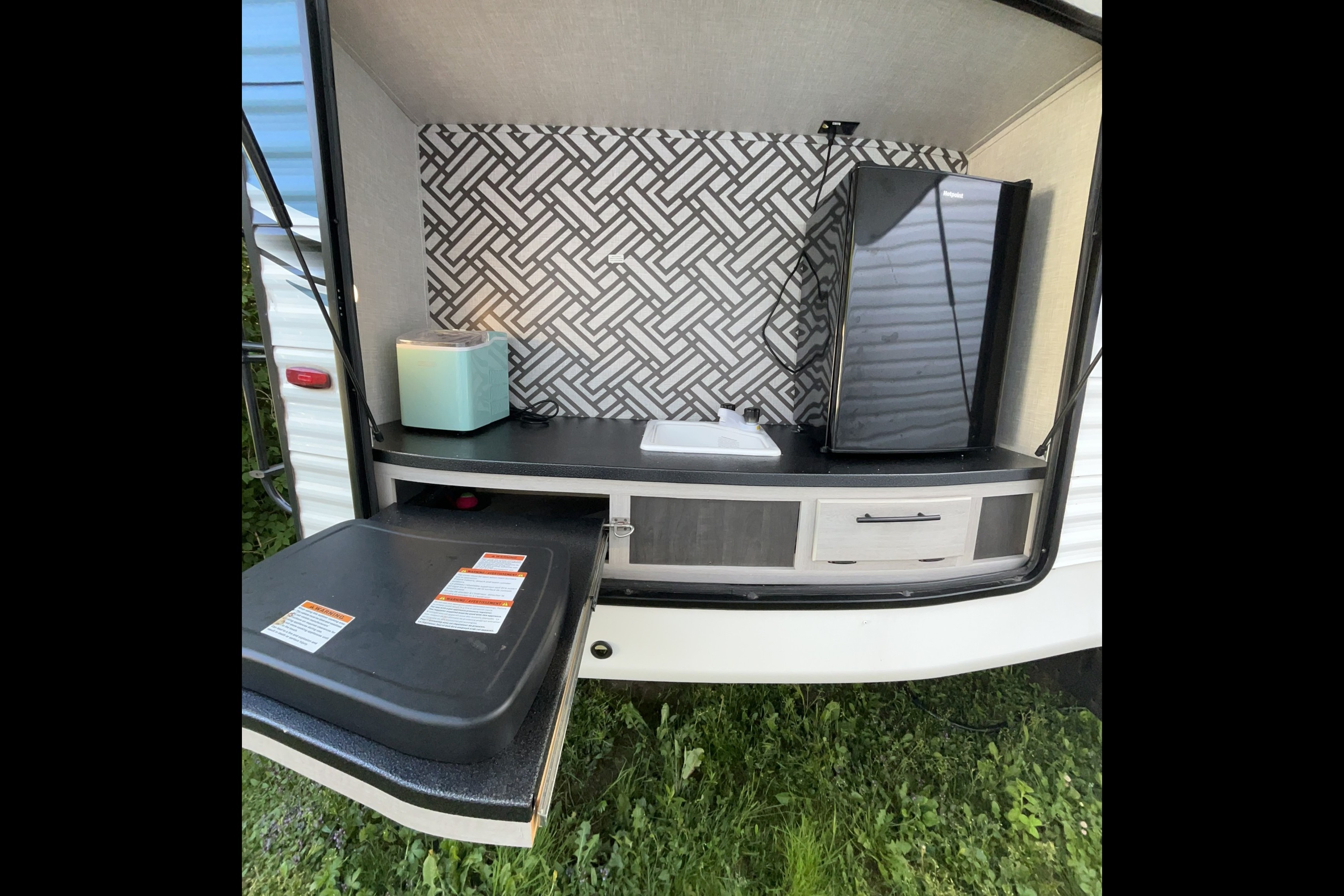 Mike's Crossroads Zinger Travel Trailer