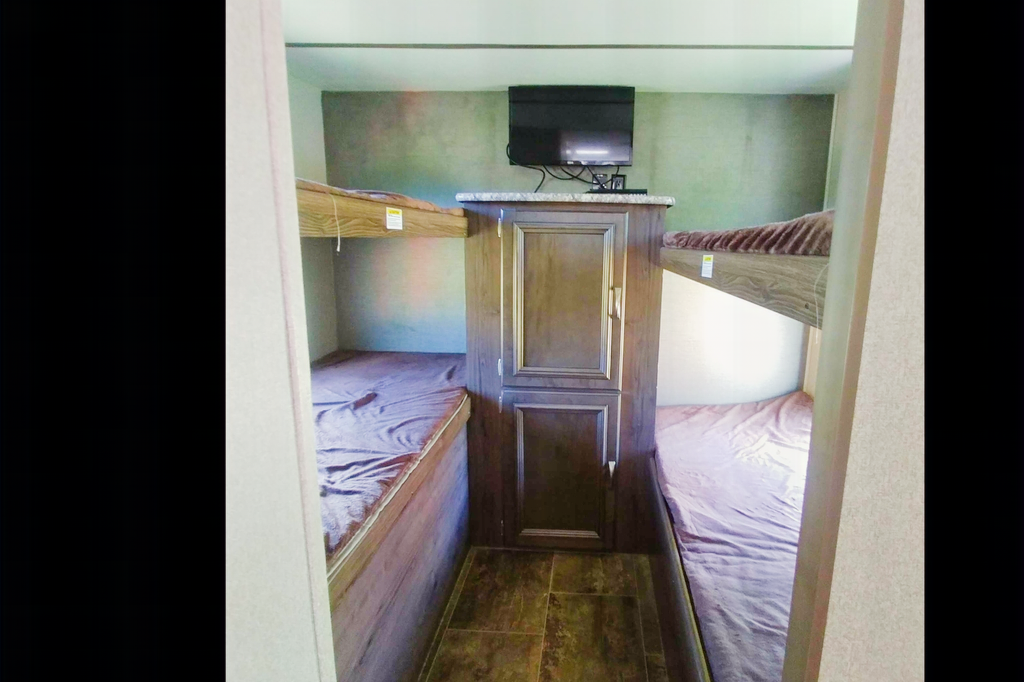 29' Ultra Lite Family Bunkhouse