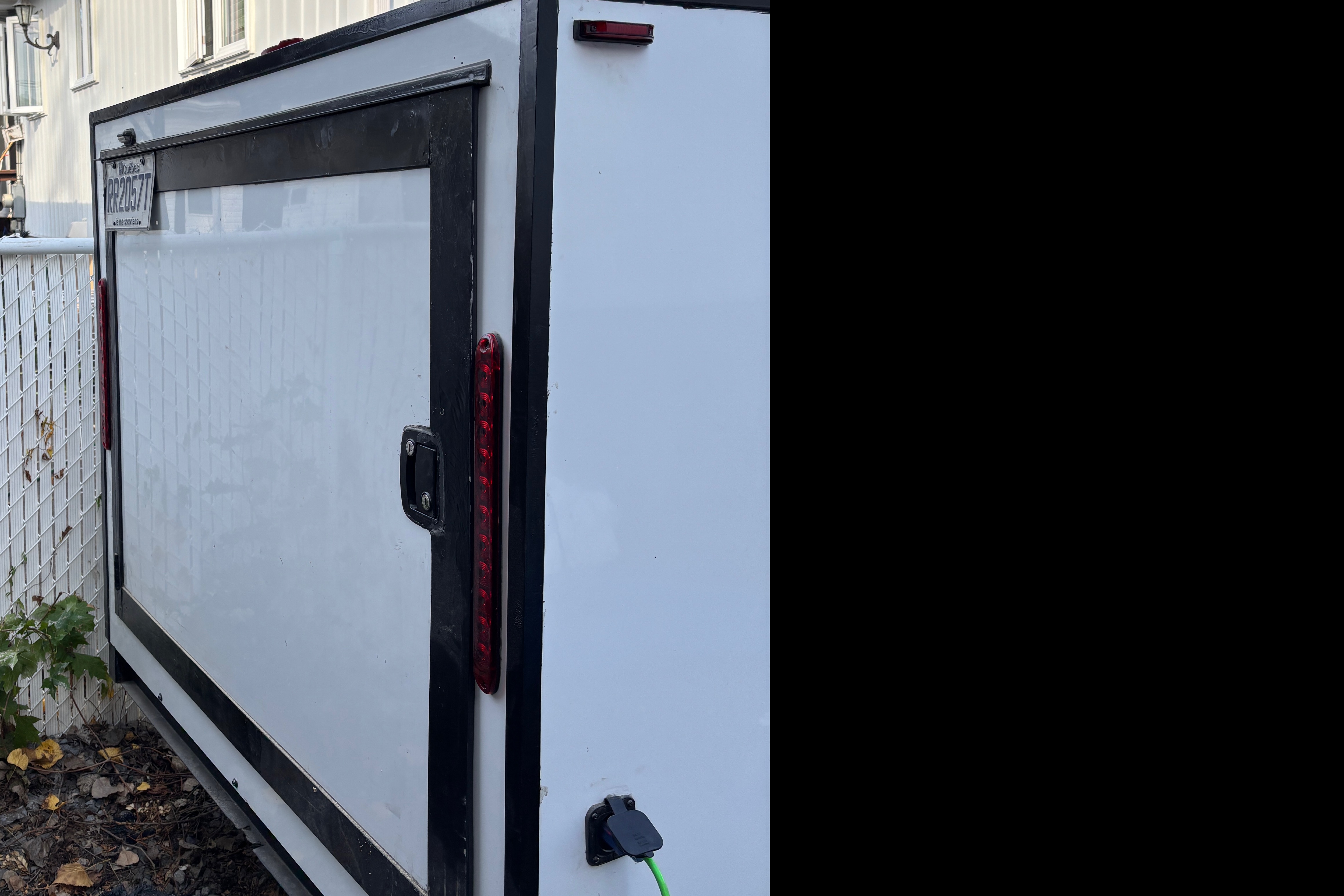 Spacious Square-Drop trailer with a small kitchen