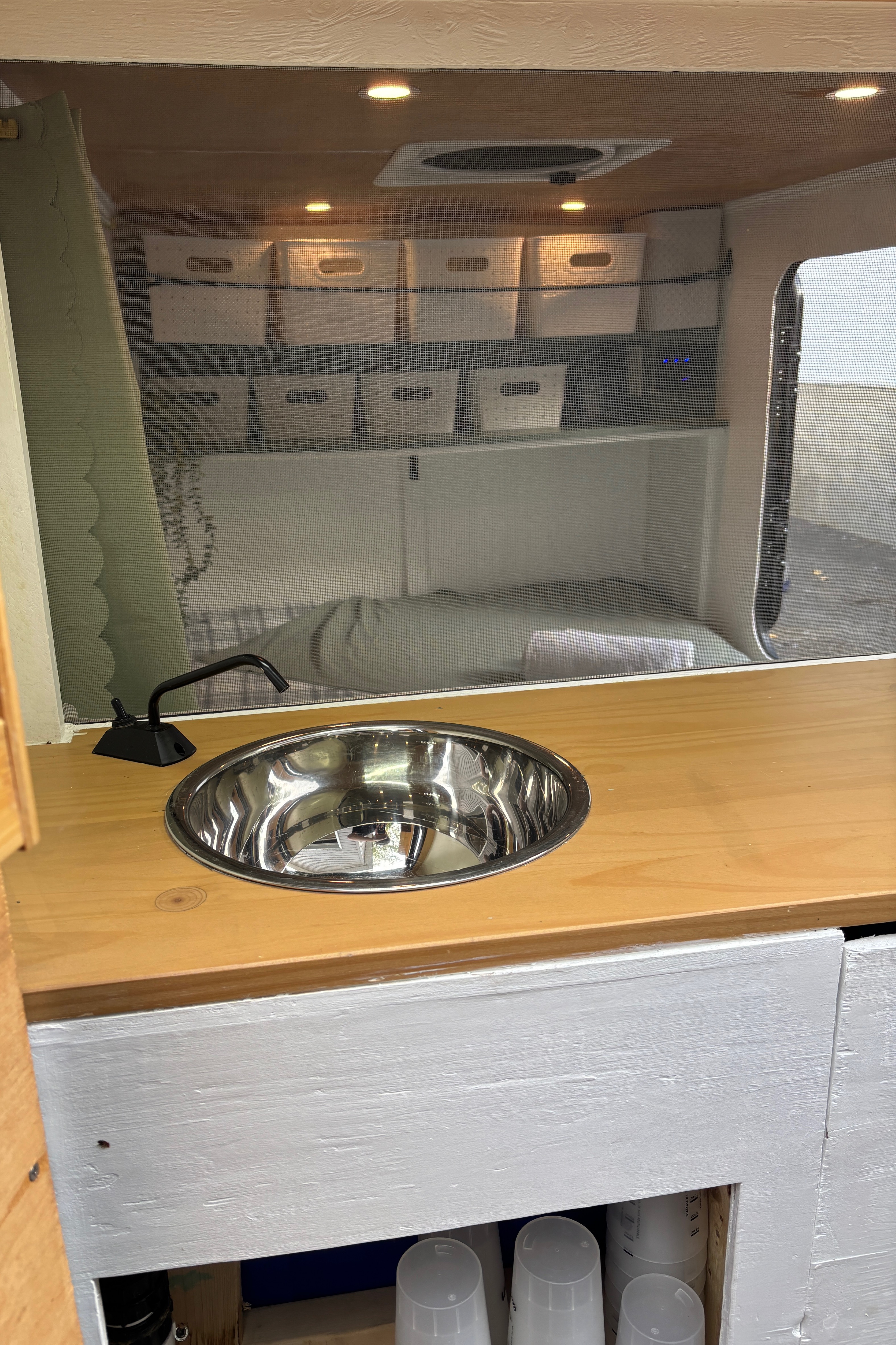 Spacious Square-Drop trailer with a small kitchen