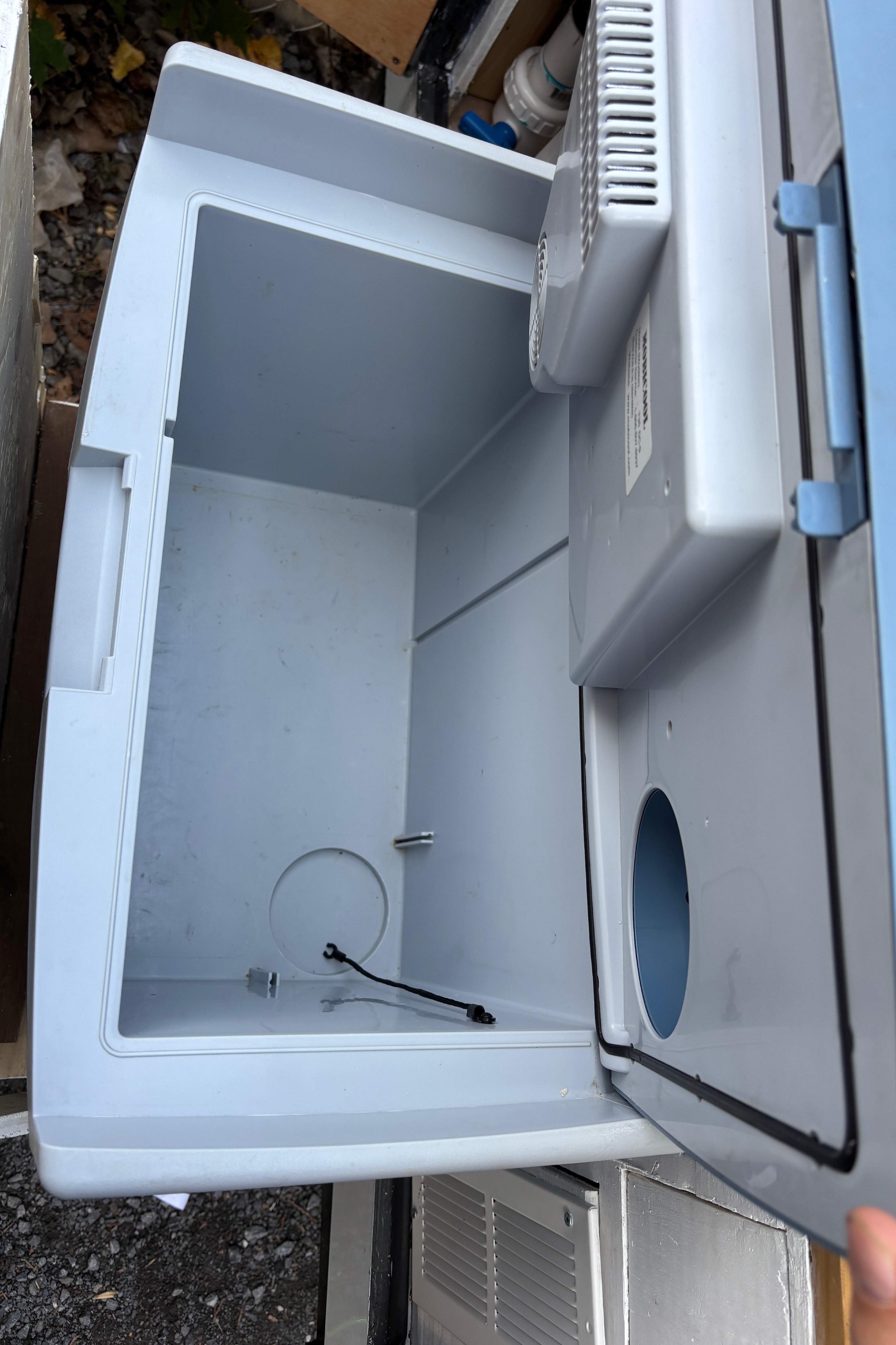 Spacious Square-Drop trailer with a small kitchen