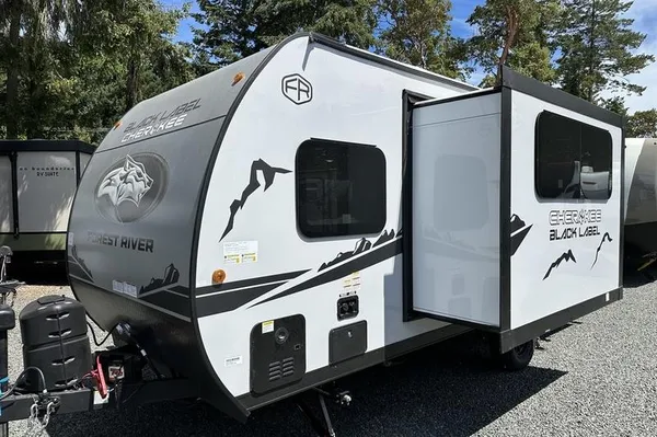 Sammy's 2025 Forest River Cherokee