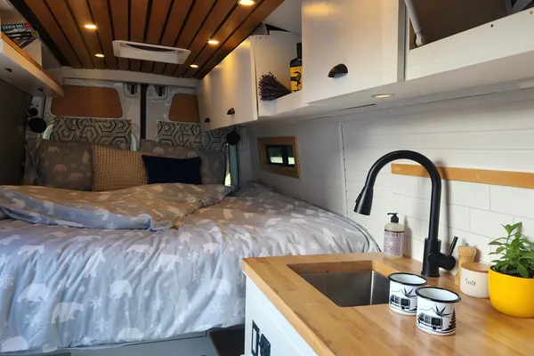 L&P CAMPER VAN KEVIN