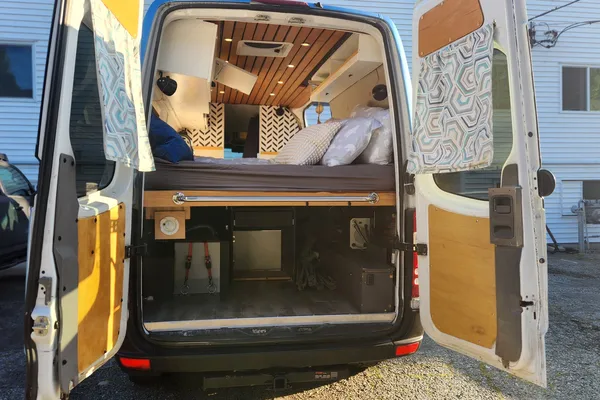 L&P CAMPER VAN KEVIN
