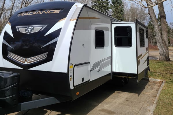 Fred's Cruiser Radiance 25BH Travel Trailer